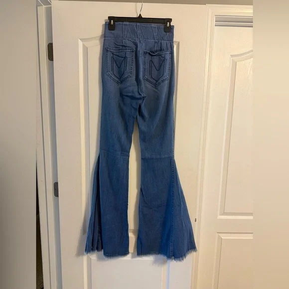 Mumu Blue Bell Bottom Jeans Size M Pull on Flare Raw Hem Comfort Denim Pants - Picture 4 of 7